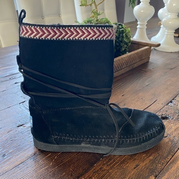 Toms Leather Suede Moccasin Boots - Picture 1 of 10